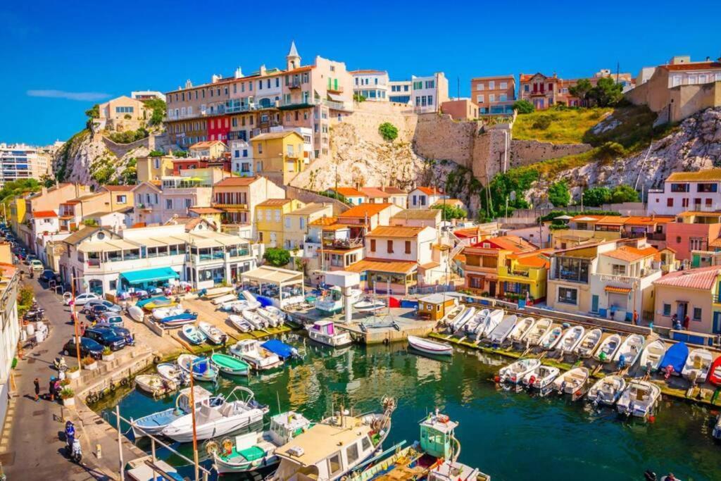 Une calanque au coeur de la ville Marseille Extérieur photo